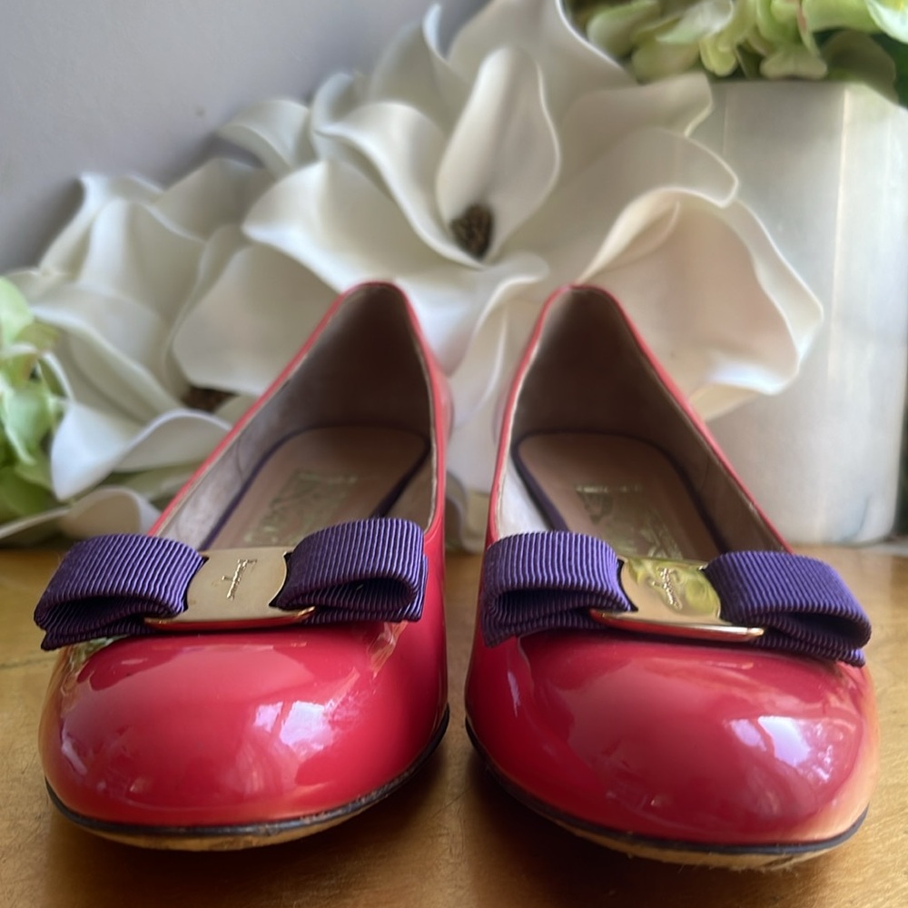 Salvatore Ferragamo Vera Pump in Two-Tone Patent Leather - Picture 7 of 16